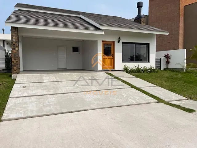 Casa com 432m² 3 quartos e 3 banheiros, à venda, no bairro Laranjal em Pelotas