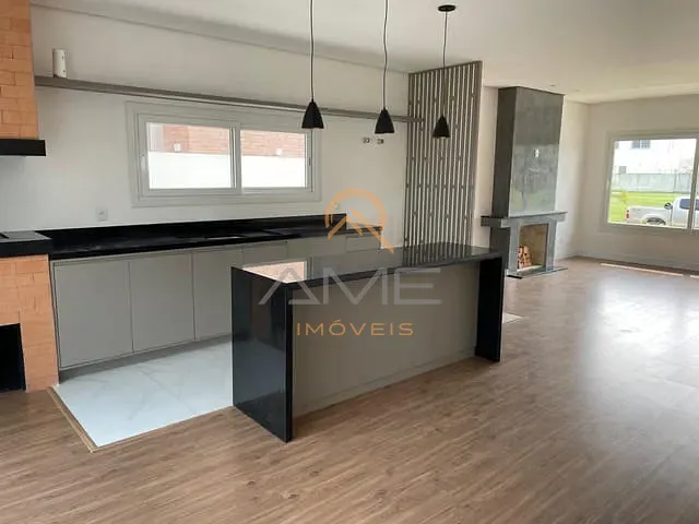 Casa com 432m² 3 quartos e 3 banheiros, à venda, no bairro Laranjal em Pelotas