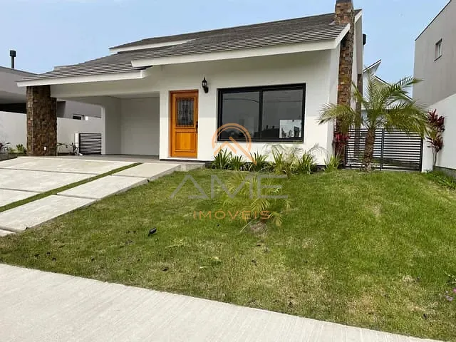 Casa com 432m² 3 quartos e 3 banheiros, à venda, no bairro Laranjal em Pelotas