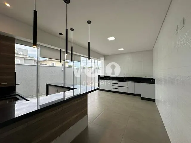 Casa com 300m² 3 quartos e 3 banheiros, à venda, no bairro Piracangaguá em Taubaté