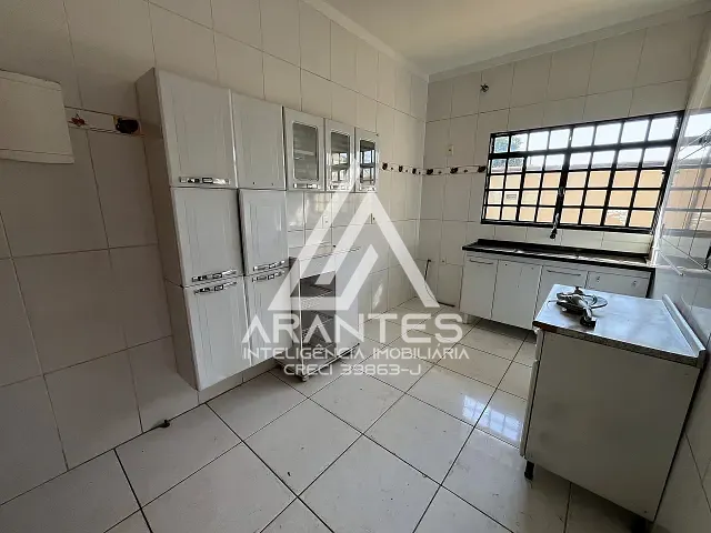 Casa com 198m² 4 quartos e 4 banheiros, à venda, no bairro Aeroporto em Barretos