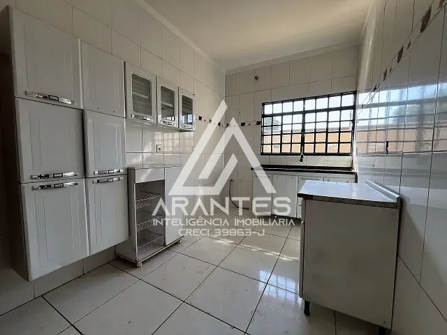 Casa com 198m² 4 quartos e 4 banheiros, à venda, no bairro Aeroporto em Barretos