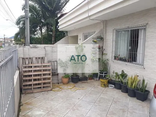 Casa 2 quartos e 2 banheiros, à venda, no bairro Morretes em Itapema