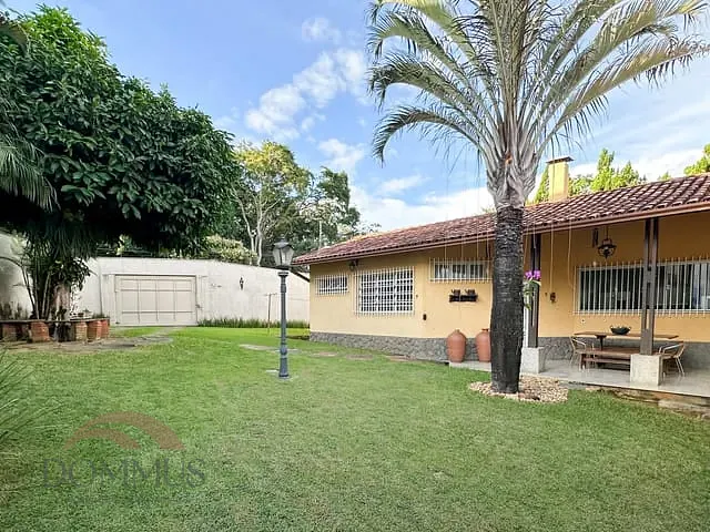 Casa com 844m² 4 quartos e 3 banheiros, à venda, no bairro Castelo em Ipatinga