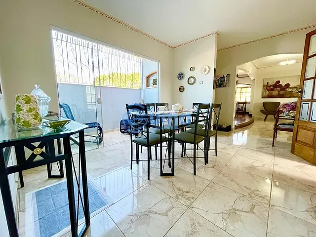 Casa com 405m² 2 quartos e 3 banheiros, à venda, no bairro Vila Santa Cristina em Bragança Paulista