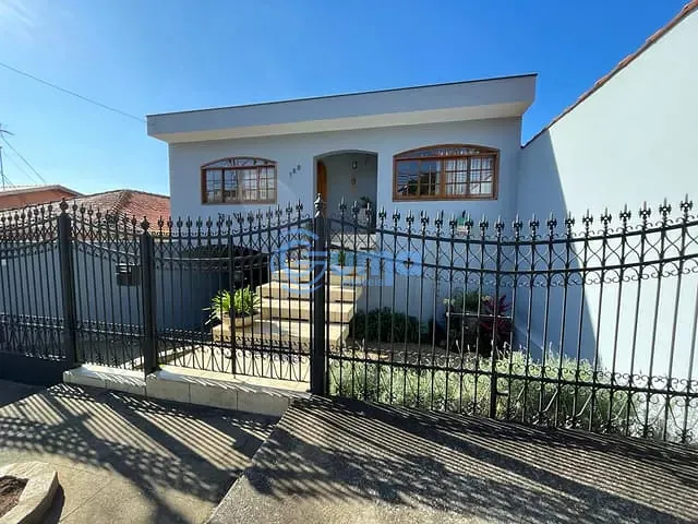 Casa com 405m² 2 quartos e 3 banheiros, à venda, no bairro Vila Santa Cristina em Bragança Paulista