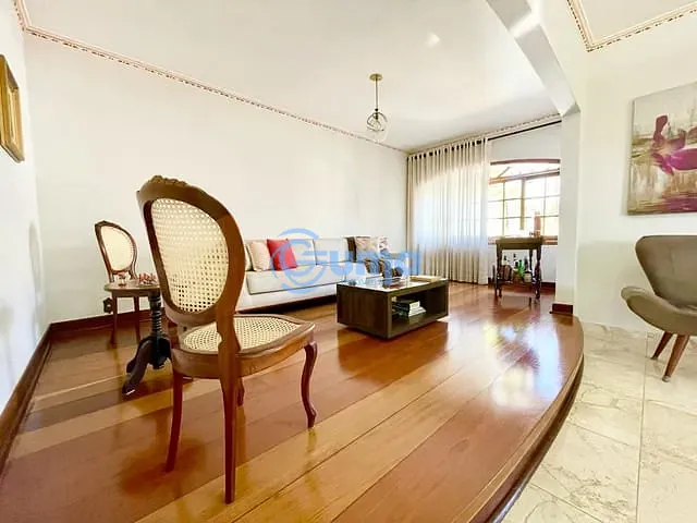 Casa com 405m² 2 quartos e 3 banheiros, à venda, no bairro Vila Santa Cristina em Bragança Paulista