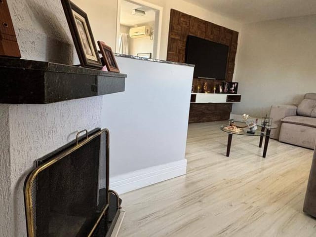 Casa 4 quartos e 4 banheiros, à venda, no bairro Uberaba em Curitiba