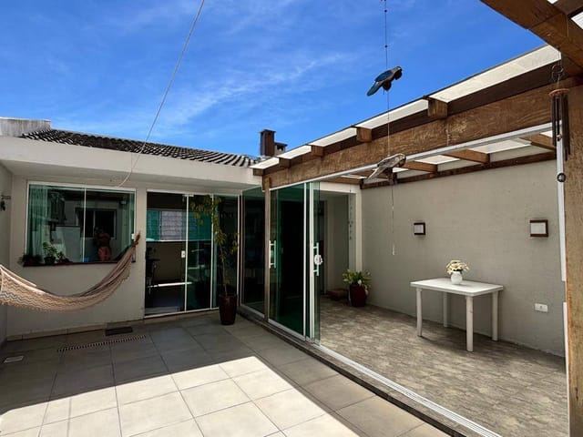 Casa 4 quartos e 4 banheiros, à venda, no bairro Uberaba em Curitiba