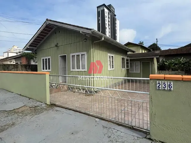 Casa 4 quartos e 2 banheiros, à venda, no bairro Vila Nova em Blumenau
