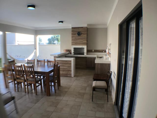 Casa com 600m² 4 quartos e 6 banheiros, à venda, no bairro Jardim Panorama em Vinhedo