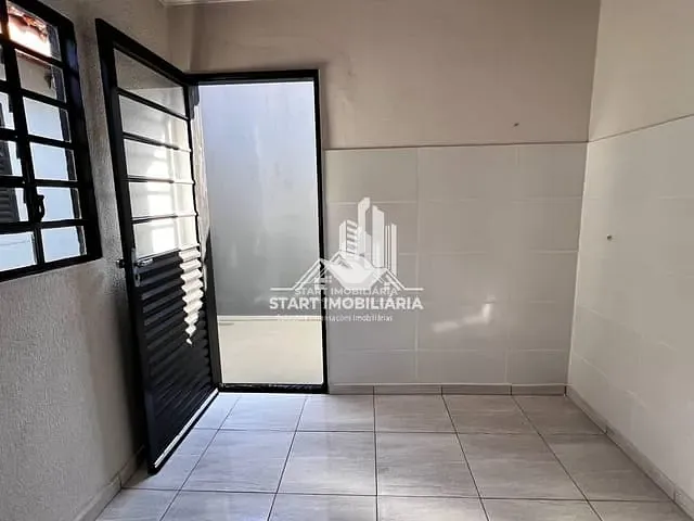 Casa 1 quarto e 2 banheiros, à venda, no bairro Núcleo Hab Le de Barros em Pederneiras