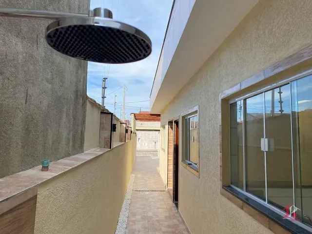 Casa 2 quartos e 2 banheiros, à venda, no bairro Jamaica (Praia) em Itanhaém