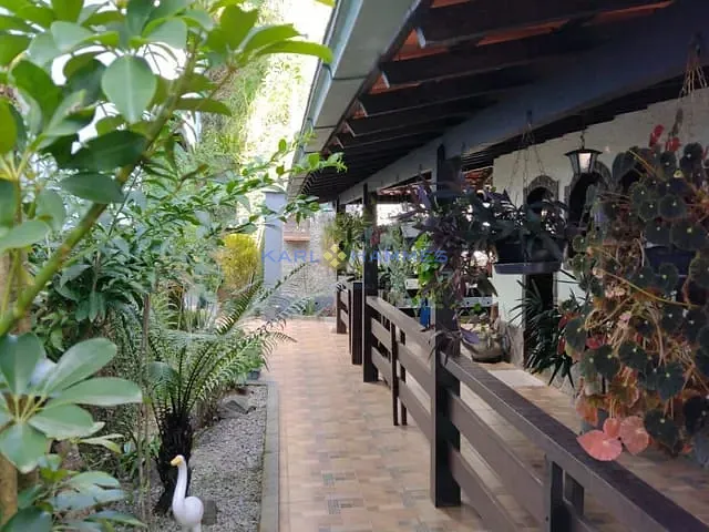 Casa 4 quartos e 4 banheiros, à venda, no bairro Estrada da Saudade em Petrópolis