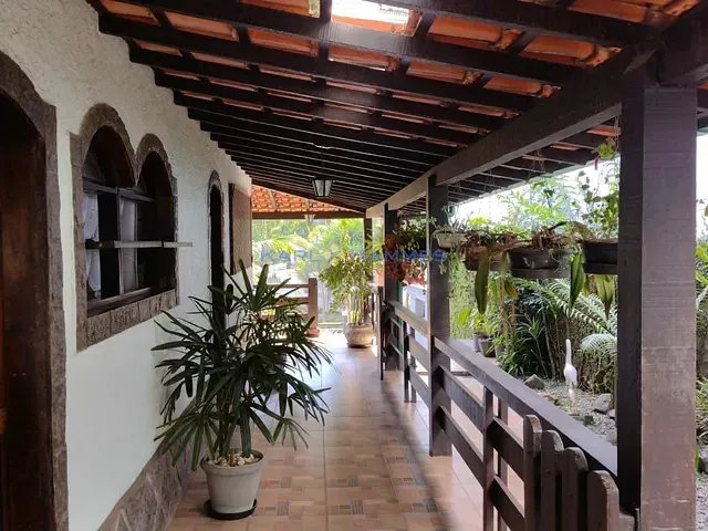 Casa 4 quartos e 4 banheiros, à venda, no bairro Estrada da Saudade em Petrópolis