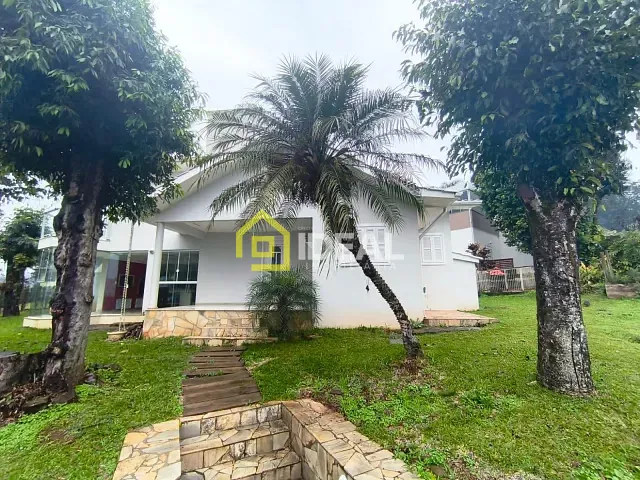 Casa 3 quartos e 3 banheiros, para alugar, no bairro Centro em Concórdia