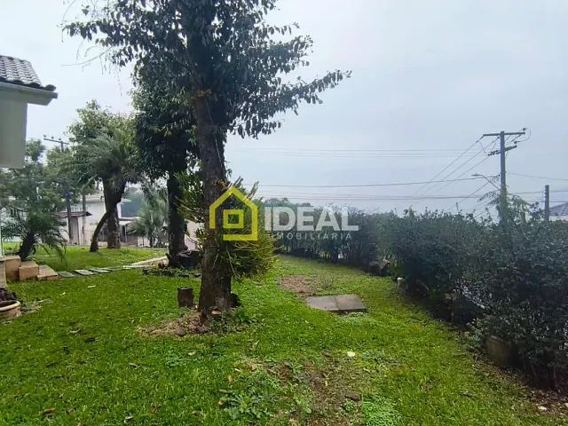 Casa 3 quartos e 3 banheiros, para alugar, no bairro Centro em Concórdia