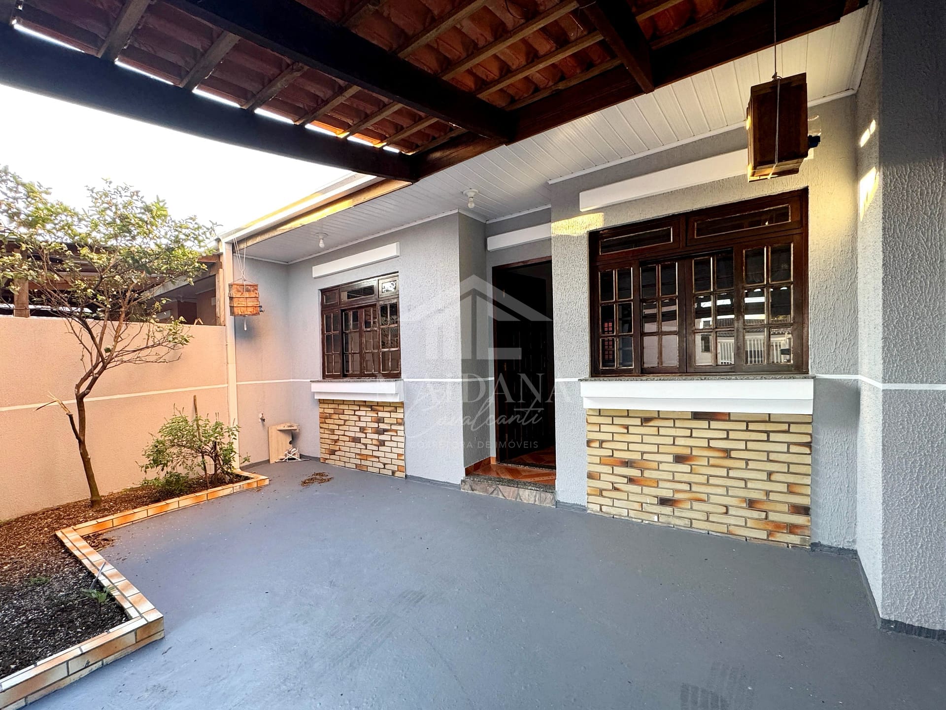 Casa à venda com 2 quartos, 52m² - Foto 1