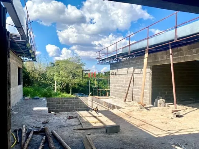 Casa com 2563m² 4 quartos e 6 banheiros, à venda, no bairro Centro em Cambé