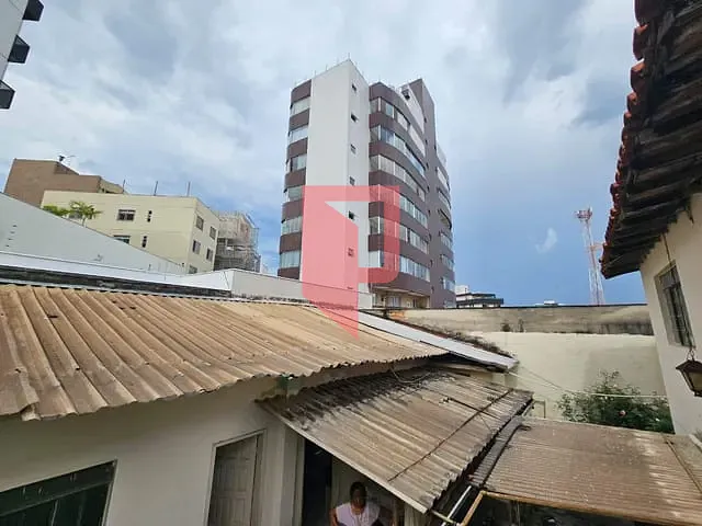 Casa com 300m² 4 quartos e 3 banheiros, à venda, no bairro Caiçaras em Belo Horizonte