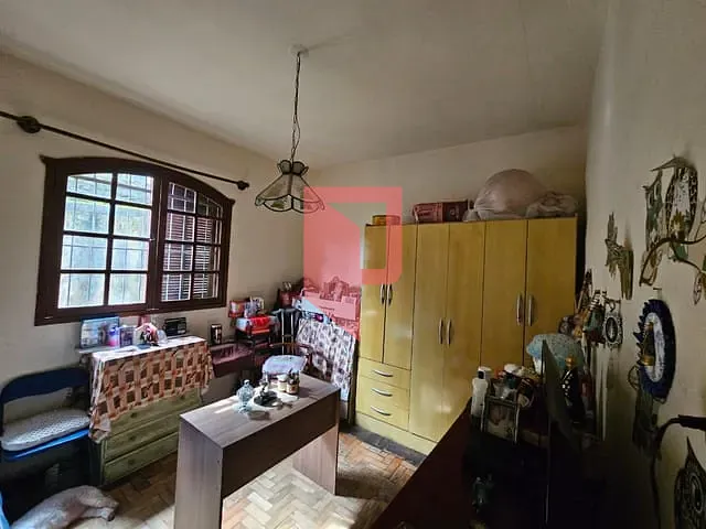 Casa com 300m² 4 quartos e 3 banheiros, à venda, no bairro Caiçaras em Belo Horizonte