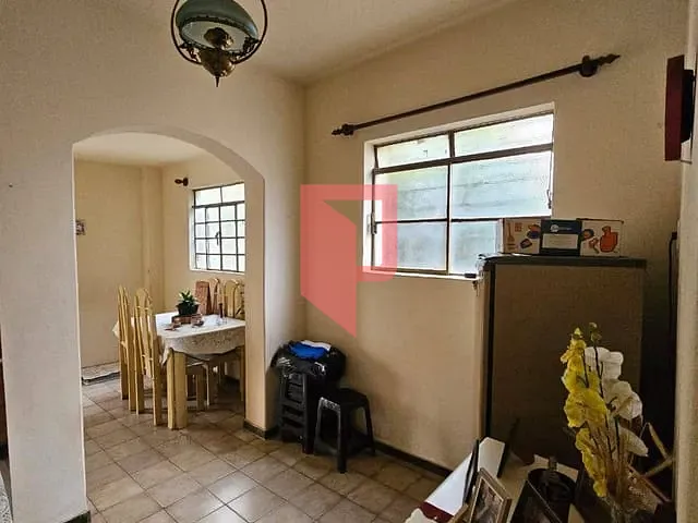 Casa com 300m² 4 quartos e 3 banheiros, à venda, no bairro Caiçaras em Belo Horizonte