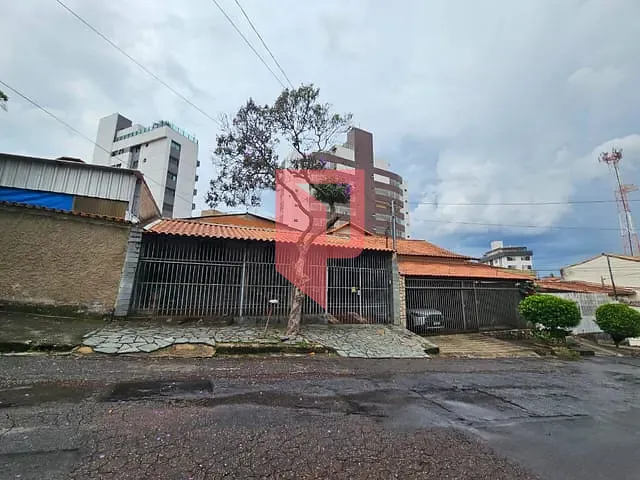 Casa com 300m² 4 quartos e 3 banheiros, à venda, no bairro Caiçaras em Belo Horizonte