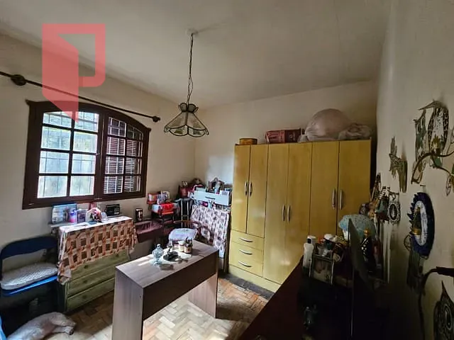 Casa com 300m² 4 quartos e 3 banheiros, à venda, no bairro Caiçaras em Belo Horizonte