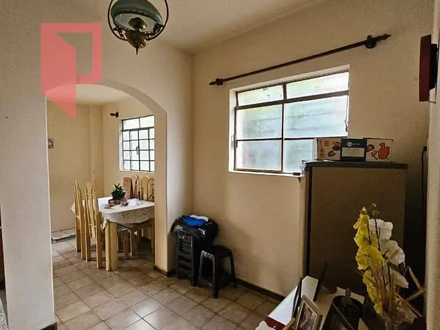 Casa com 300m² 4 quartos e 3 banheiros, à venda, no bairro Caiçaras em Belo Horizonte