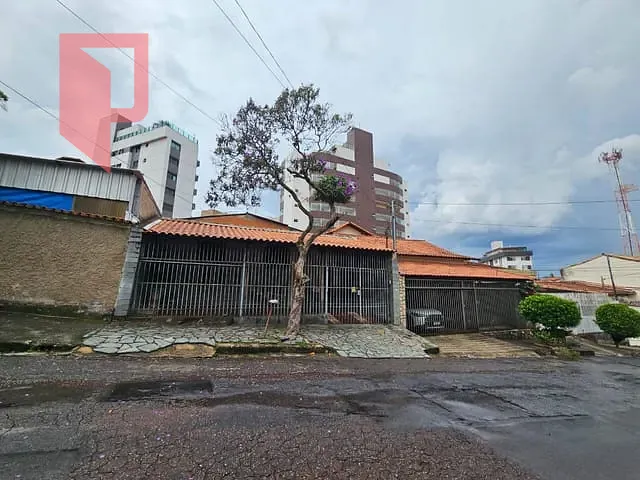 Casa com 300m² 4 quartos e 3 banheiros, à venda, no bairro Caiçaras em Belo Horizonte