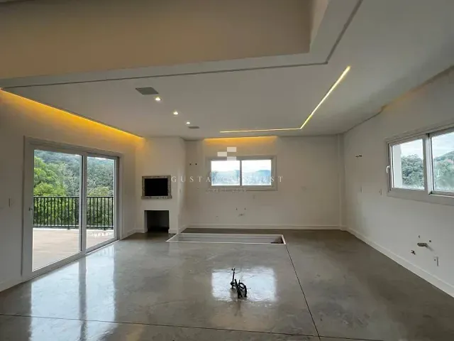 Casa 3 quartos e 4 banheiros, à venda, no bairro Guabiruba em Guabiruba