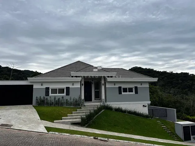 Casa 3 quartos e 4 banheiros, à venda, no bairro Guabiruba em Guabiruba