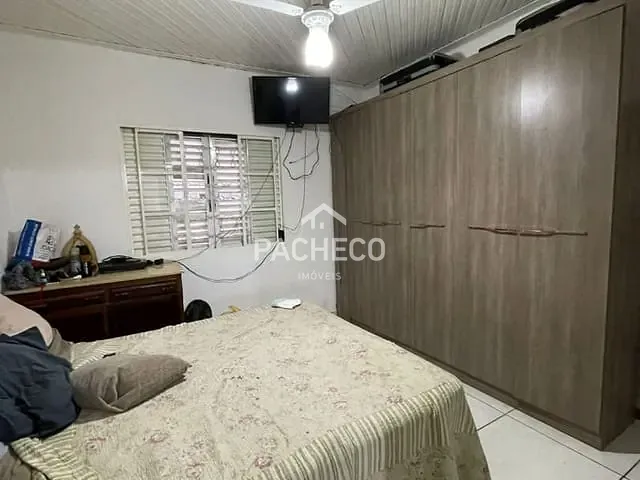 Casa com 300m² 3 quartos e 1 banheiro, à venda, no bairro Vila Bortoletto em Santa Bárbara D'Oeste