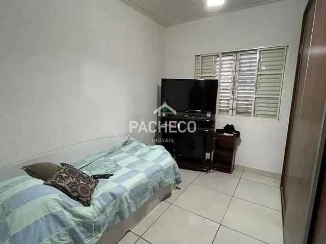 Casa com 300m² 3 quartos e 1 banheiro, à venda, no bairro Vila Bortoletto em Santa Bárbara D'Oeste