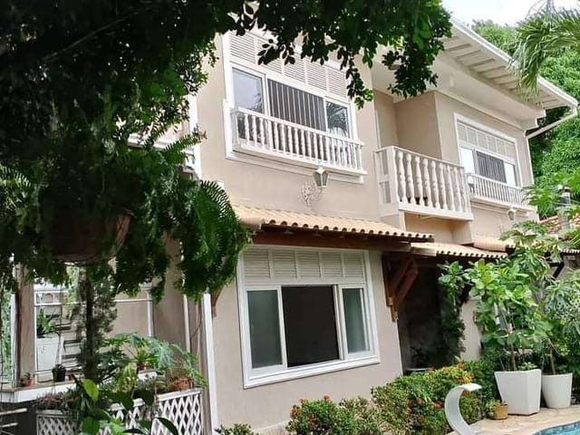 Conjunto comercial com 676m², à venda, no bairro Bosque da Praia em Rio das Ostras
