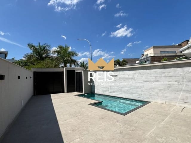 Casa com 490m² 5 quartos e 1 banheiro, à venda ou para alugar, no bairro Recreio dos Bandeirantes em Rio de Janeiro