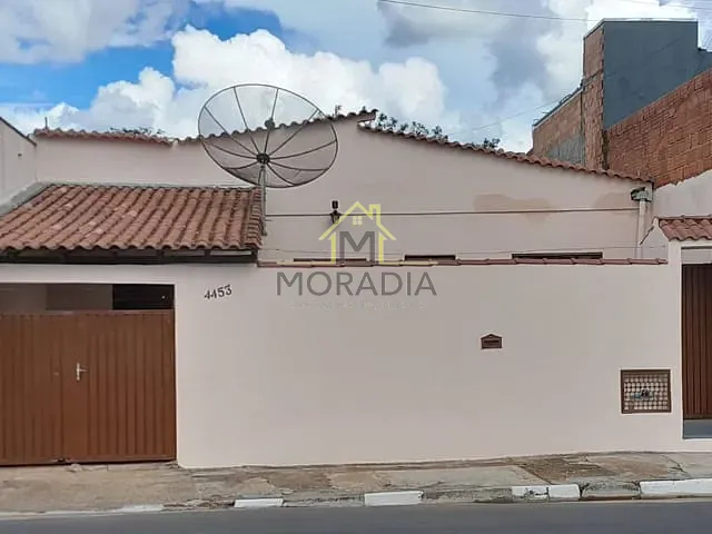 Casa com 317m² 3 quartos e 1 banheiro, à venda, no bairro Parque do Município em Guaxupé