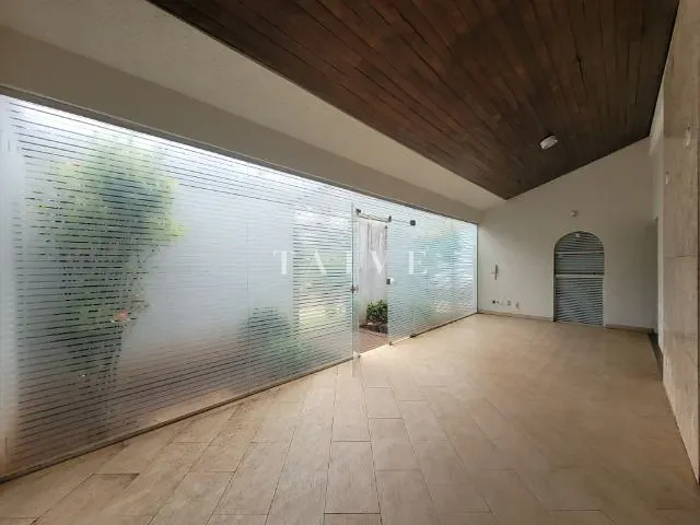 Sobrado com 525m² 5 quartos e 4 banheiros, à venda, no bairro Centro em Londrina
