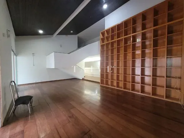 Sobrado com 525m² 5 quartos e 4 banheiros, à venda, no bairro Centro em Londrina