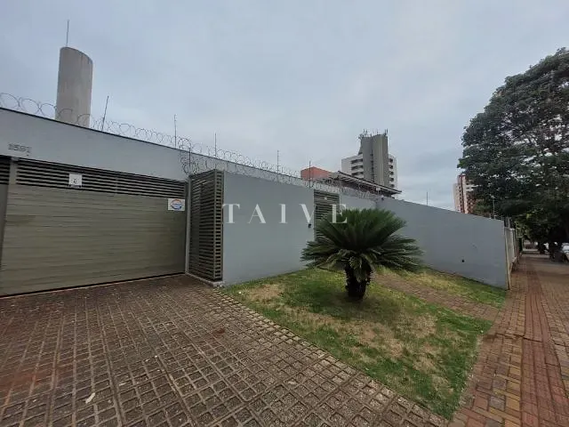 Sobrado com 525m² 5 quartos e 4 banheiros, à venda, no bairro Centro em Londrina