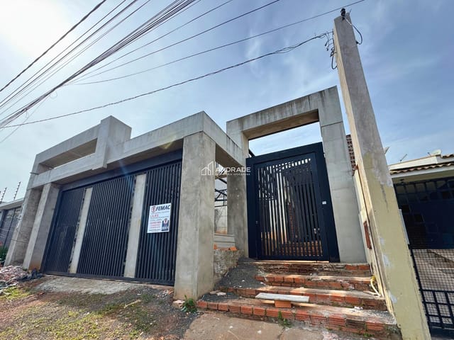 Casa com 423m² 3 quartos e 1 banheiro, à venda, no bairro Jardim Albino Biachi em Apucarana