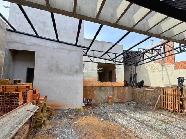 Casa com 423m² 3 quartos e 1 banheiro, à venda, no bairro Jardim Albino Biachi em Apucarana