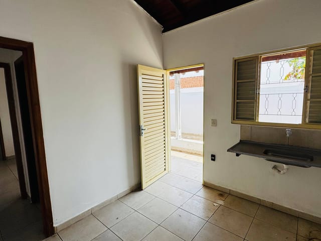 Foto do Casa - Casa para locação no Jardim Ouro Verde, 1 dormitório e vaga coberta em Bauru, SP | Mízon Negócios Imobiliários