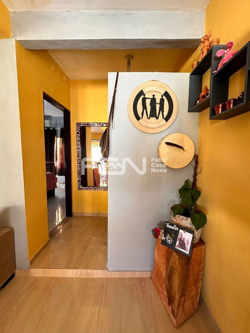 Casa à venda com 2 quartos, 10m² - Foto 2