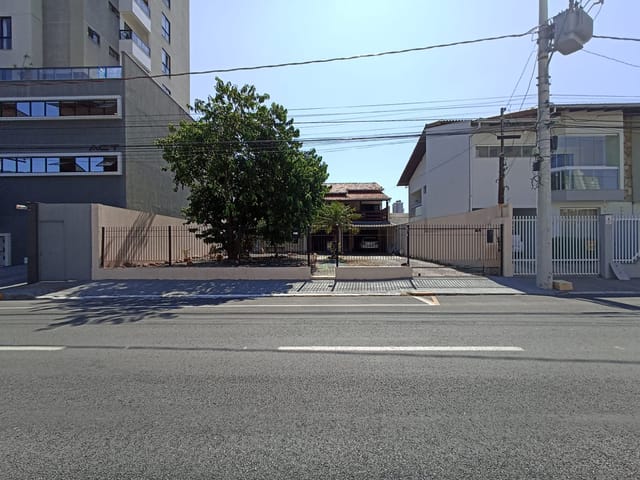 Casa com 367m² 2 quartos e 3 banheiros, à venda, no bairro Vila Operária em Itajaí