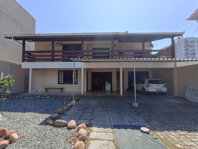 Casa com 367m² 2 quartos e 3 banheiros, à venda, no bairro Vila Operária em Itajaí
