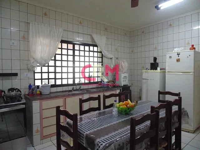 Casa com 370m² 2 quartos e 2 banheiros, à venda, no bairro Jardim Contendas em Taquaritinga