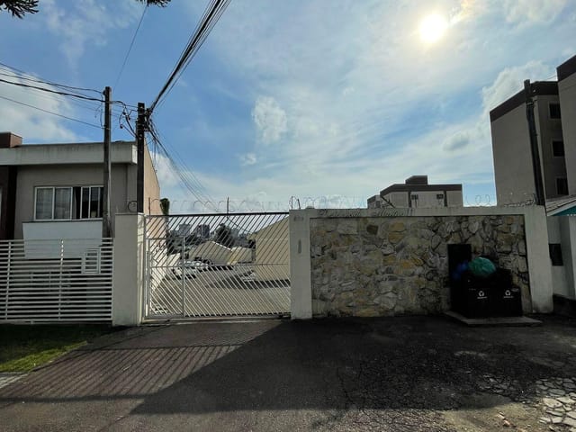 Casa com 65m² 3 quartos e 1 banheiro, para alugar, no bairro Cruzeiro em São José dos Pinhais