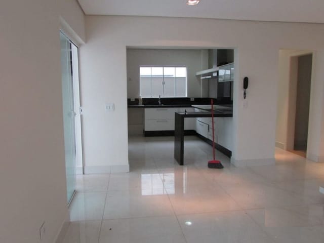 Casa com 316m² 3 quartos e 5 banheiros, à venda, no bairro Esperança em Londrina