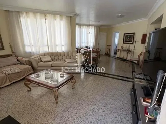 Casa com 300m² 4 quartos e 3 banheiros, para alugar, no bairro Jardim Camburi em Vitória